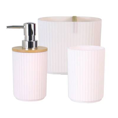 Kit Banheiro Completo Em Bambu 6 Pçs Sortido Porta Pasta de Dente: 12X7,8X10cm / Lixeira: 24,5X19,5cm / Saboneteira: 13X8,5X2,5cm / Escova Sanitária: 37X10cm / Porta Escova: 10,5X7,5cm / Dispenser: 16,5X7,5cm